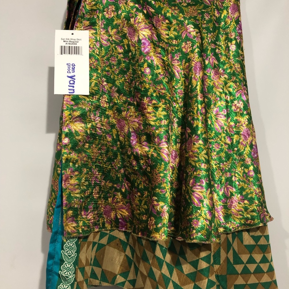 Mini regular skirt by darn good yarn